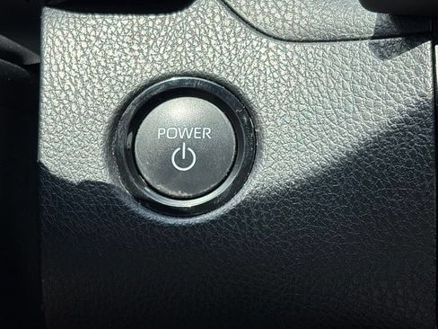 Used 2025 Toyota Camry SE FWD image 19