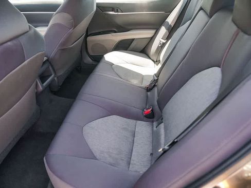 Used 2018 Toyota Camry LE FWD image 17