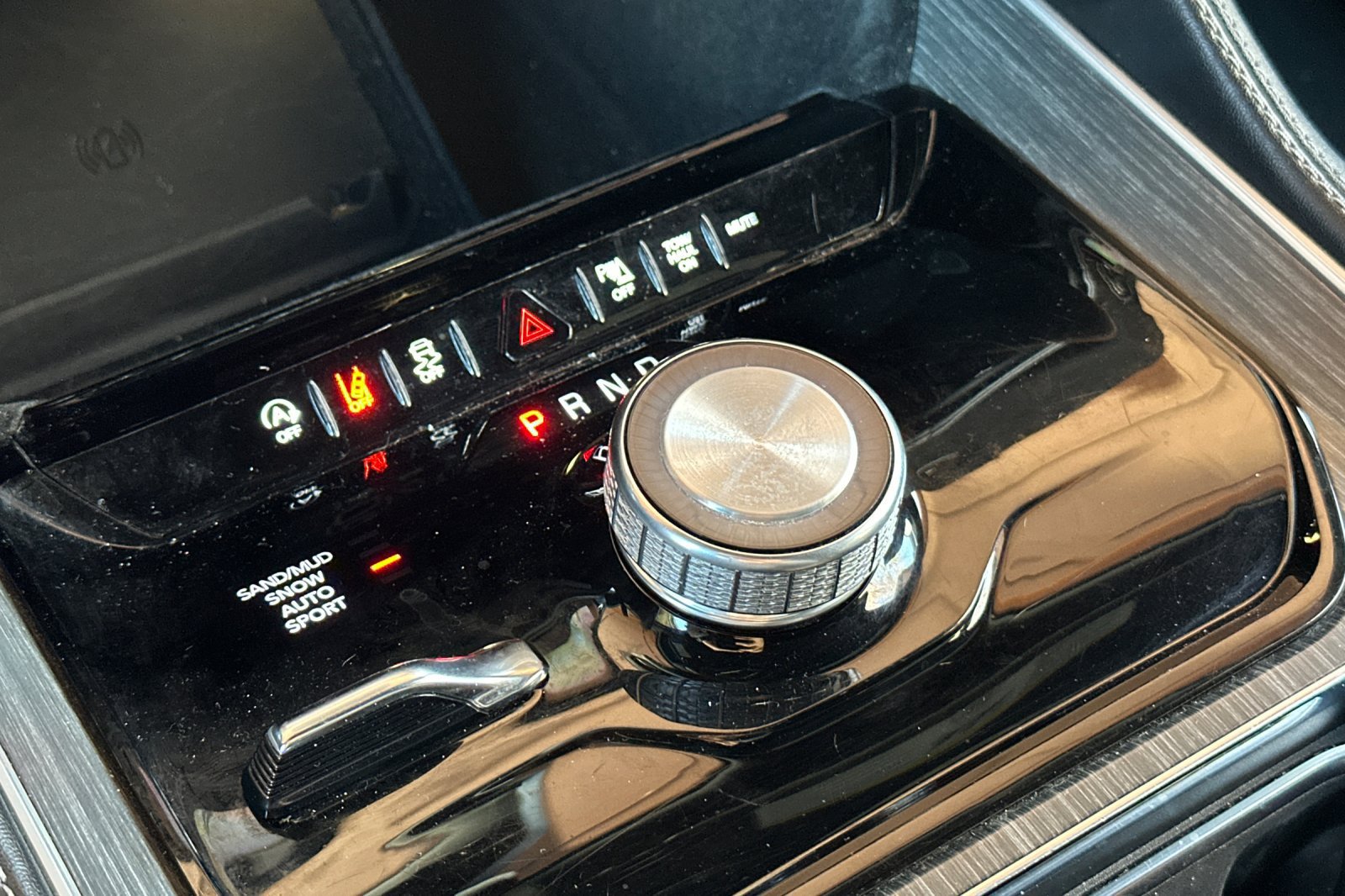 Used 2024 Jeep Wagoneer L Series II AWD/4WD image 30