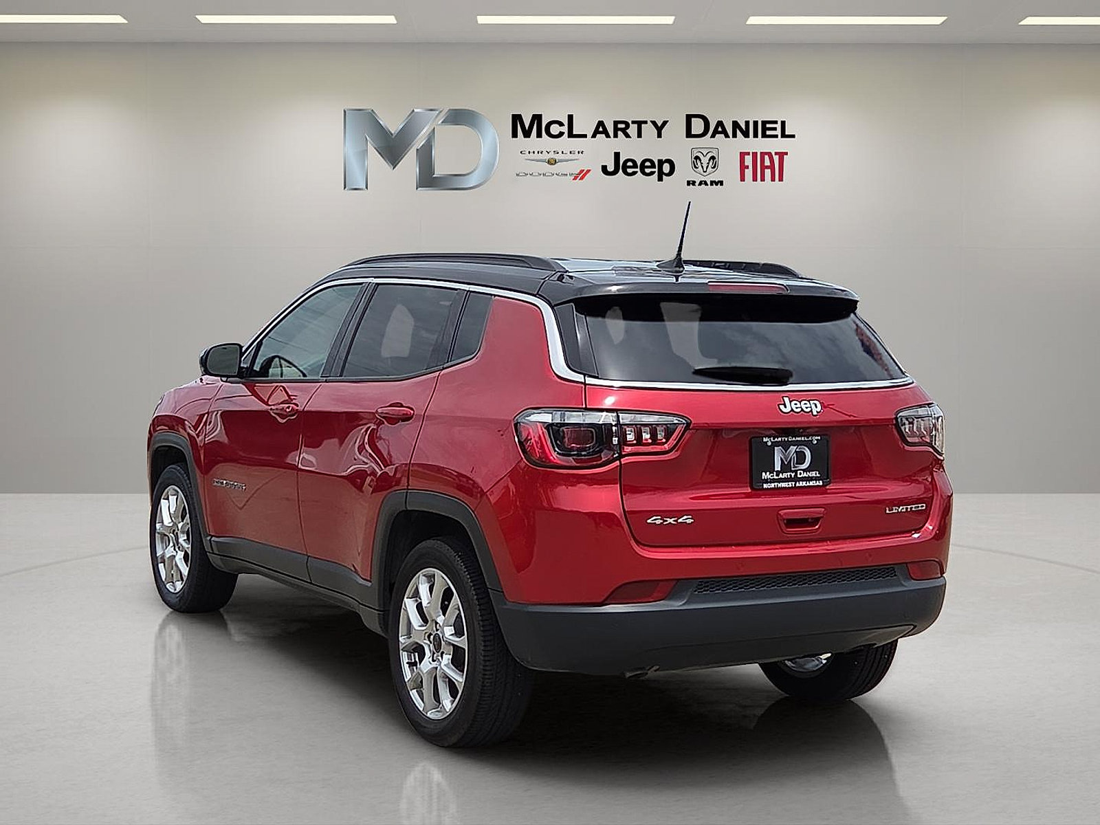 Used 2025 Jeep Compass Limited AWD/4WD image 4