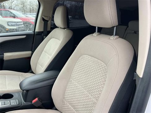 Used 2020 Ford Escape SE image 28