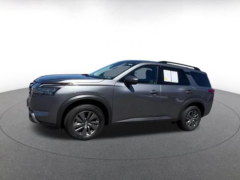 Used 2025 Nissan Pathfinder SV FWD image 7