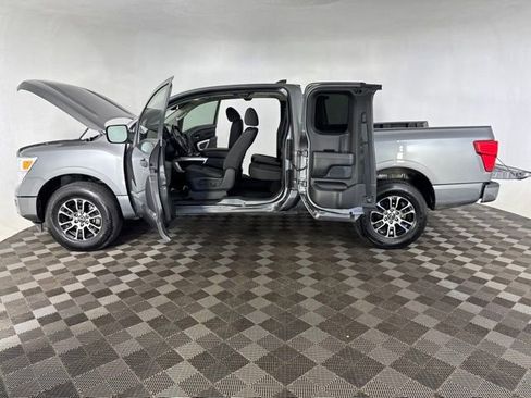 Certified 2024 Nissan Titan SV AWD/4WD image 9