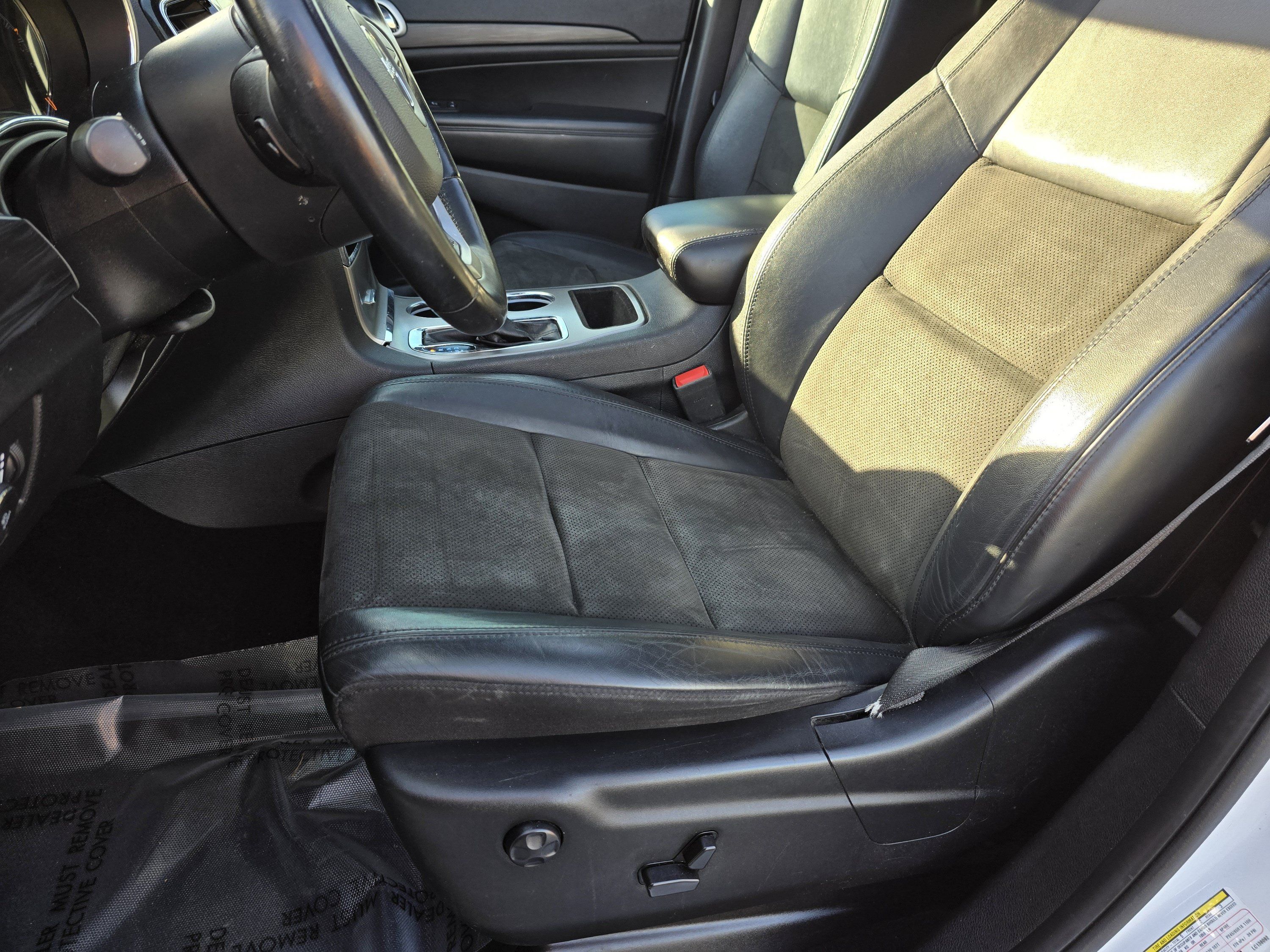 Used 2020 Jeep Grand Cherokee Altitude AWD/4WD image 33