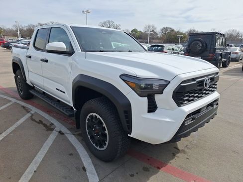 Used 2025 Toyota Tacoma TRD Off-Road image 8