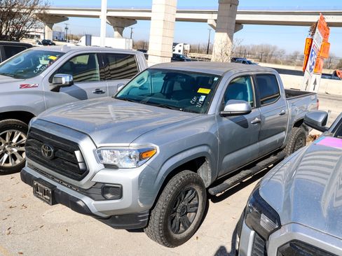 Used 2022 Toyota Tacoma SR w/ SR Convenience Package image 3