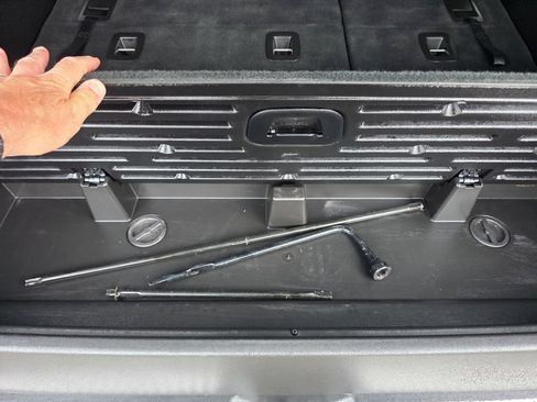 Used 2019 Chevrolet Tahoe LT RWD image 38