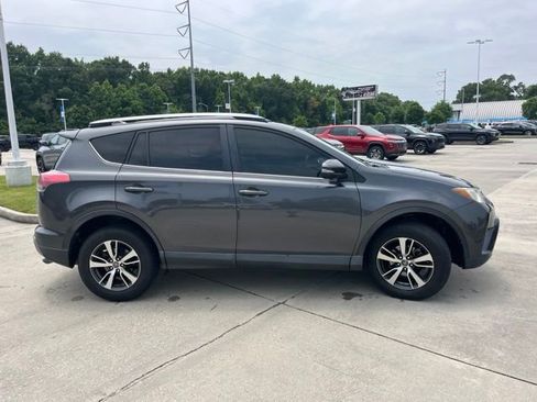 Used 2018 Toyota RAV4 XLE FWD image 8