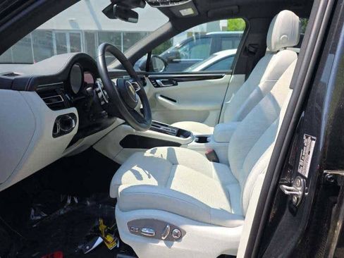 Used 2024 Porsche Macan AWD/4WD image 7