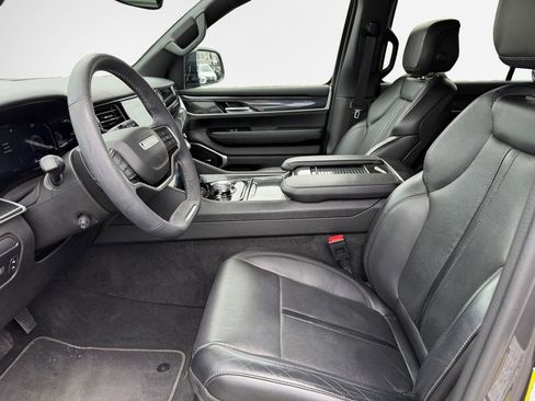 Used 2023 Jeep Wagoneer 4WD image 12