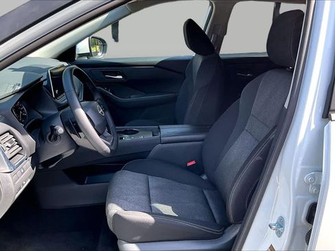 Used 2025 Nissan Rogue SV FWD image 8
