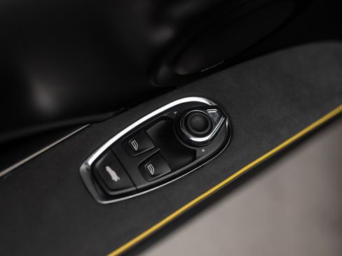 Used 2022 Aston Martin DBS Superleggera Volante image 42