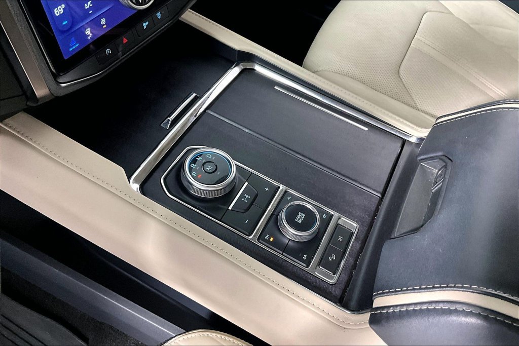 Certified 2023 Ford Expedition Platinum AWD/4WD image 17