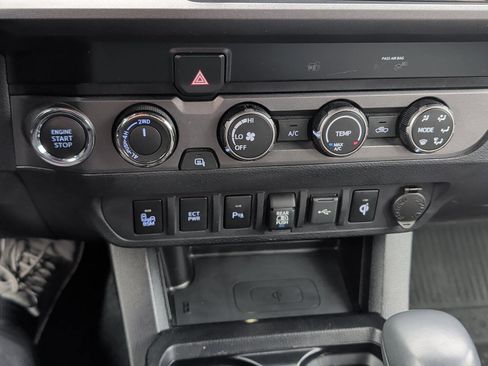 Used 2020 Toyota Tacoma TRD Sport w/ Technology Package image 19