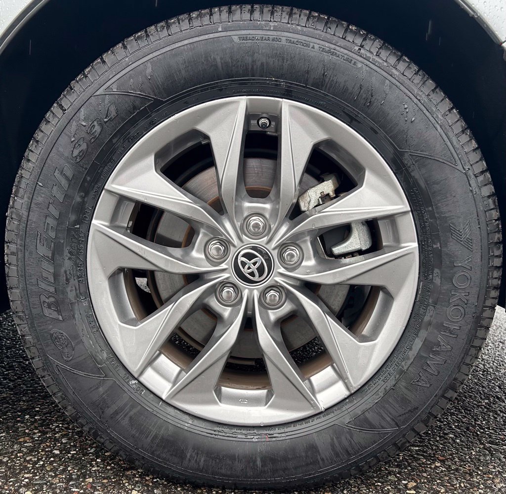 Certified 2024 Toyota Sienna LE AWD/4WD image 30