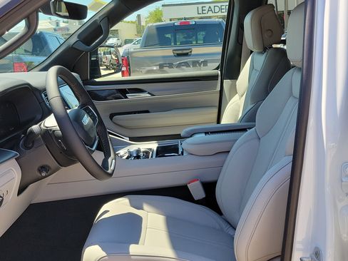 New 2026 Jeep Grand Wagoneer Limited AWD/4WD image 19