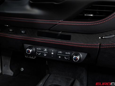 Used 2020 Ferrari F8 Tributo image 38