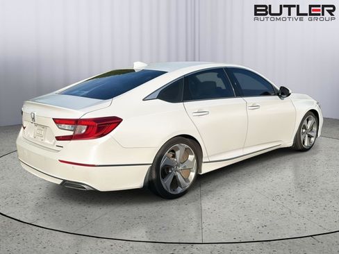 Used 2018 Honda Accord Touring image 7