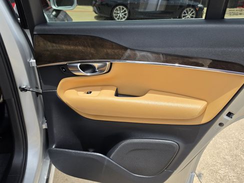 Used 2018 Volvo XC90 T6 Momentum w/ Convenience Package AWD/4WD image 30