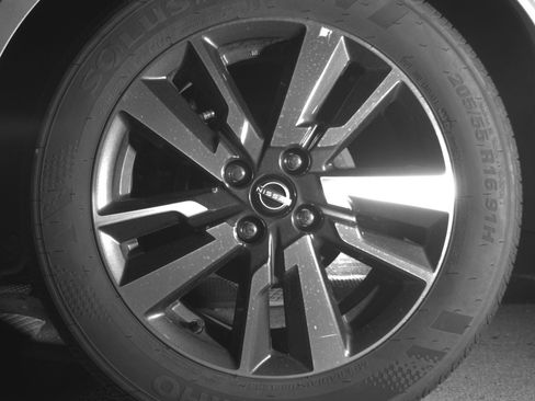 Used 2025 Nissan Versa SV FWD image 14