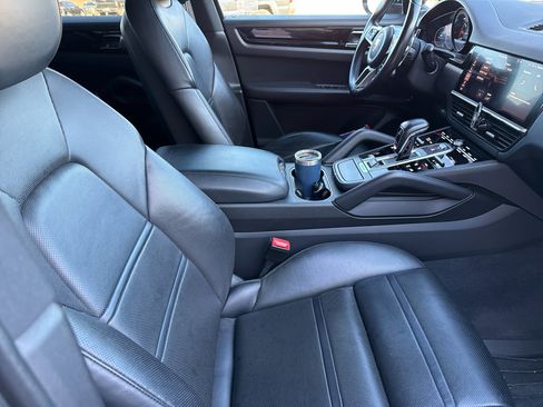 Used 2020 Porsche Cayenne image 48