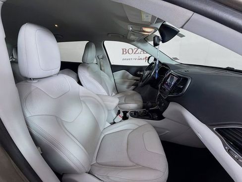 Used 2019 Jeep Cherokee Limited image 31