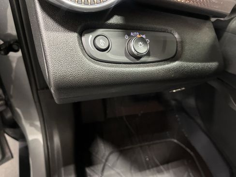 Used 2025 Chevrolet Trax ACTIV w/ Sunroof Package FWD image 30