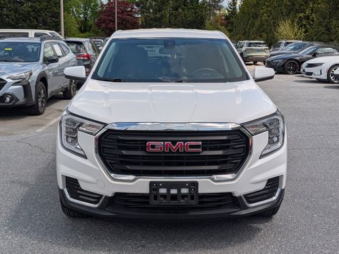 Used 2024 GMC Terrain SLE image 8