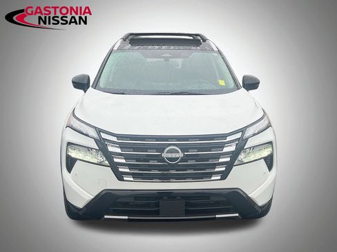 Used 2026 Nissan Rogue Platinum w/ Platinum Premium Package image 2