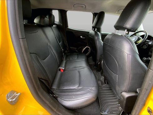 Used 2016 Jeep Renegade Latitude FWD image 19