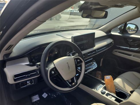 New 2026 Lincoln Corsair Premiere image 12