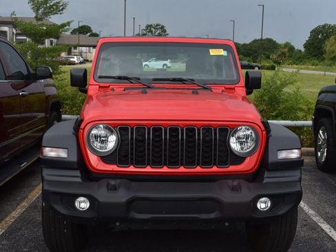 Used 2025 Jeep Wrangler Sport AWD/4WD image 2