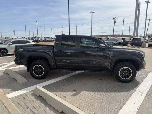 Used 2024 Toyota Tacoma TRD Off-Road image 4