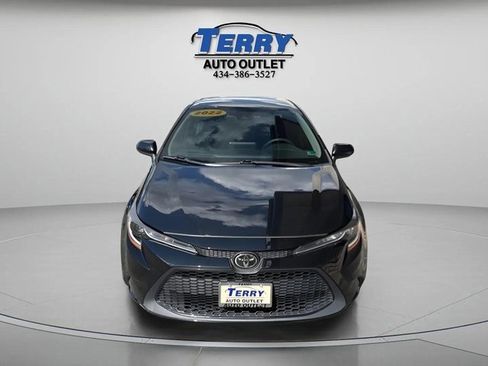 Used 2022 Toyota Corolla LE image 2