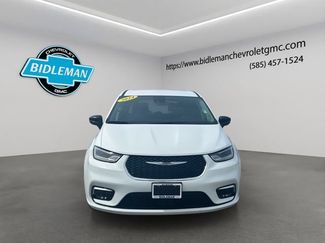Used 2024 Chrysler Pacifica Touring-L FWD video 2