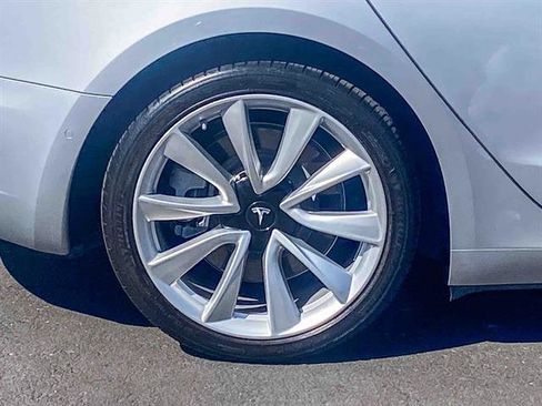 Used 2018 Tesla Model 3 Long Range image 10