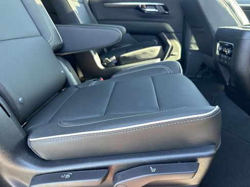 New 2026 Chevrolet Suburban Premier image 17