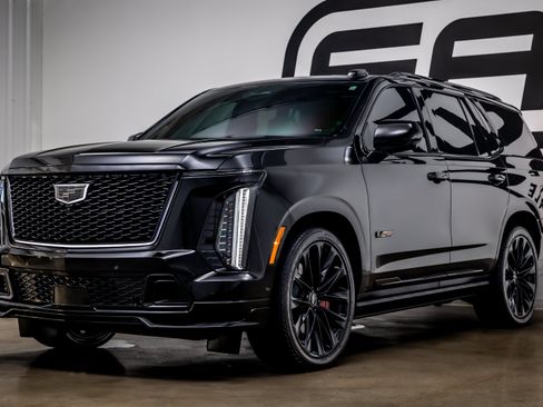 Used 2025 Cadillac Escalade V w/ LPO, ONYX Package AWD/4WD image 31