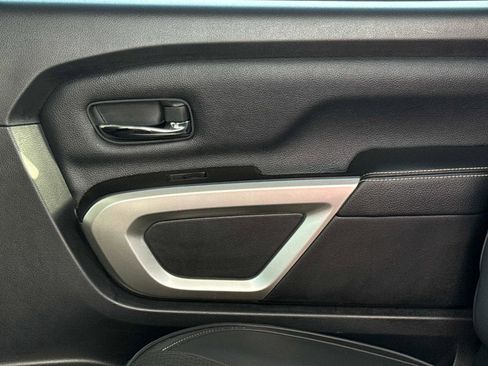 Used 2019 Nissan Titan PRO-4X image 14