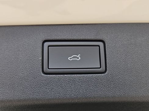 New 2026 Volkswagen Tiguan SEL R-Line image 8