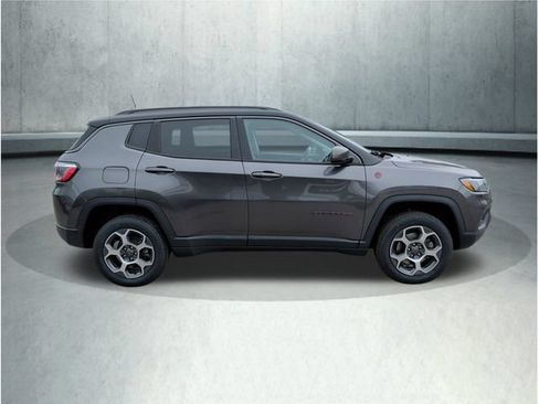 Used 2022 Jeep Compass Trailhawk w/ Sun and Sound Group AWD/4WD image 8