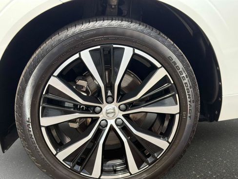 Certified 2024 Volvo XC60 B5 Plus w/ Climate Package AWD/4WD image 10