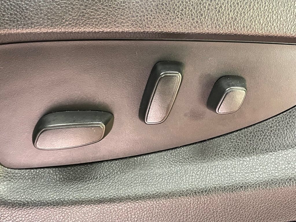 Used 2018 Chevrolet Tahoe Premier AWD/4WD image 16