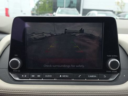 Used 2025 Nissan Rogue SV FWD image 19