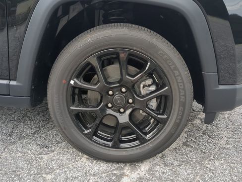 New 2026 Jeep Compass Latitude image 9