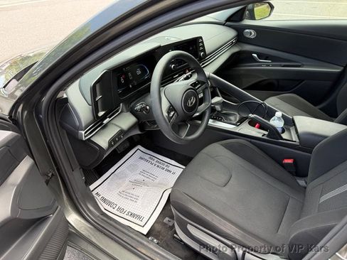 Used 2025 Hyundai Elantra SE FWD image 16