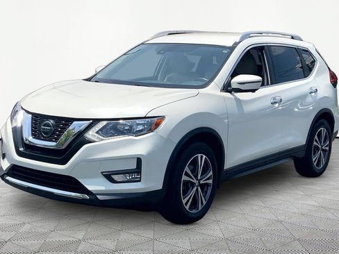 Used 2019 Nissan Rogue SV w/ Premium Package FWD image 3