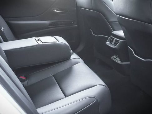 Used 2025 Lexus ES 350 w/ Premium Package FWD image 24