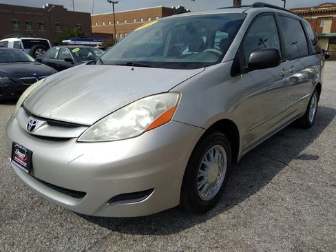 Used 2007 Toyota Sienna CE FWD image 3