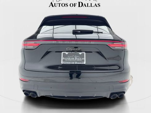 Used 2023 Porsche Cayenne Platinum Edition image 12